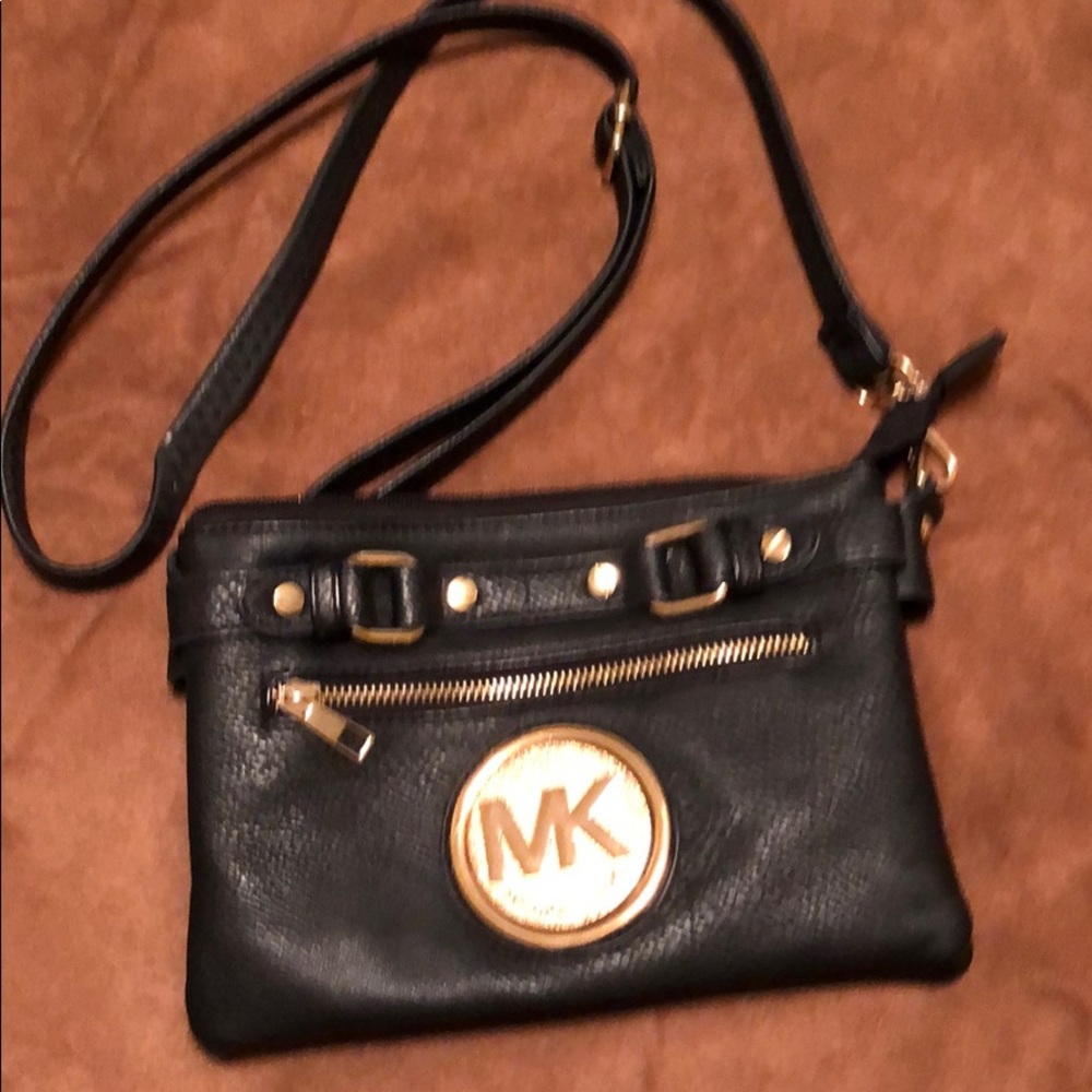 Crossbody. MK